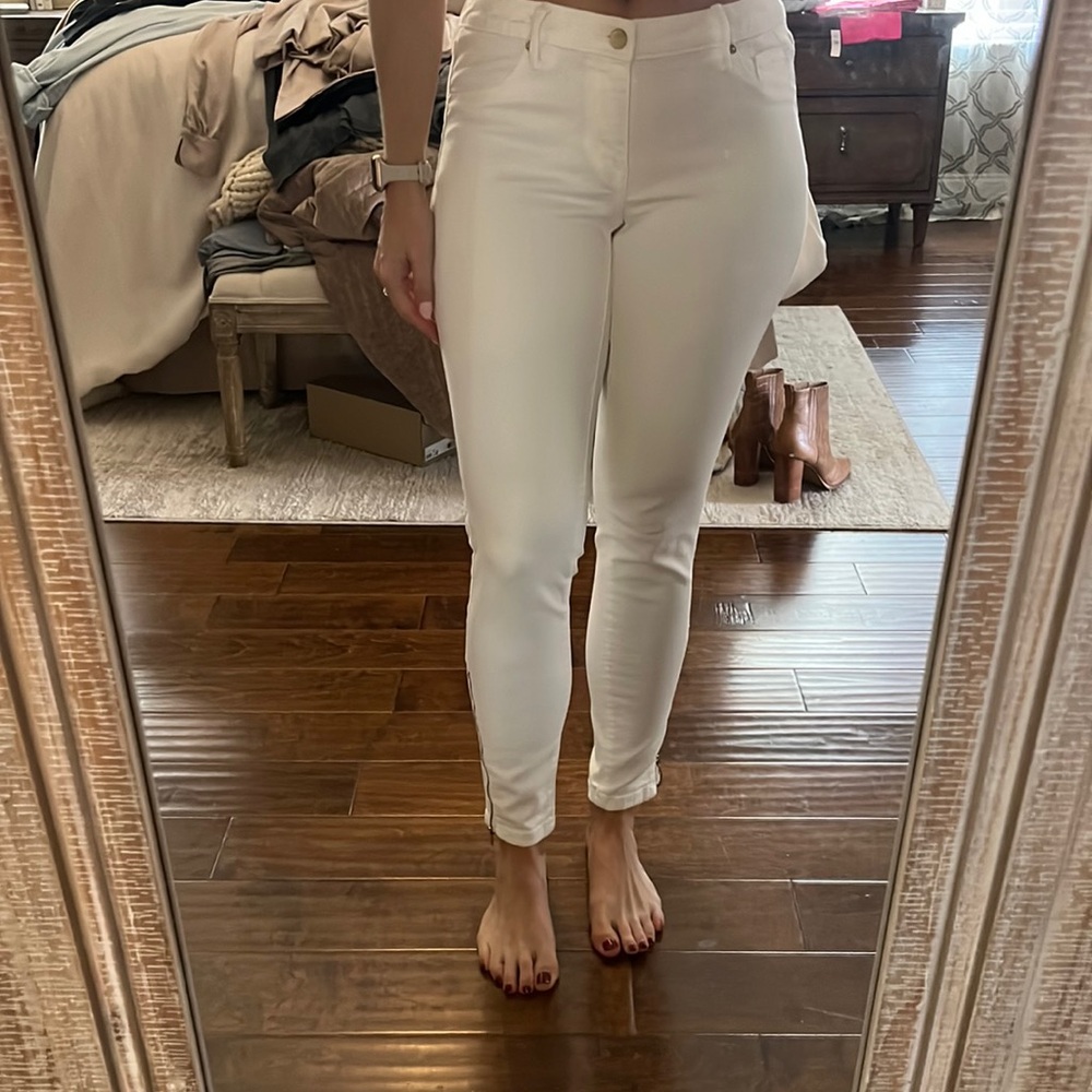 White denim jean leggings with gold zipper detail